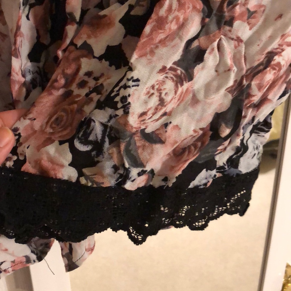 BRAND NEW floral off the shoulder bell sleeve top - Picture 7 of 8